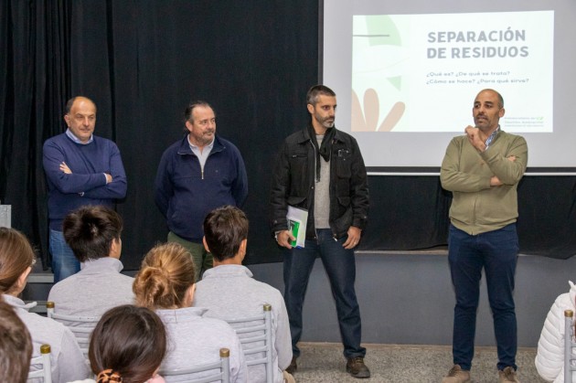 Entrega del premio por el concurso Entrega del premio por el concurso
