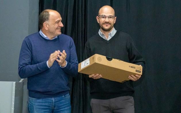 Entrega del premio por el concurso Entrega del premio por el concurso