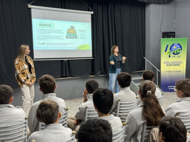 Entrega del premio por el concurso Entrega del premio por el concurso