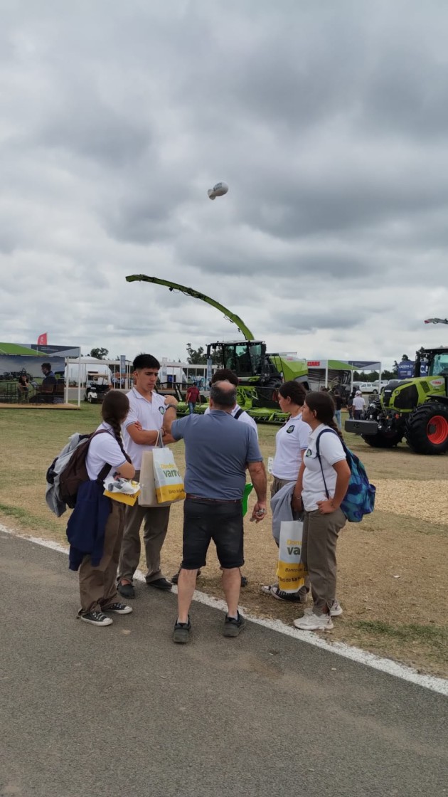 Estudiantes de 7º año en EXPOAGRO 2026