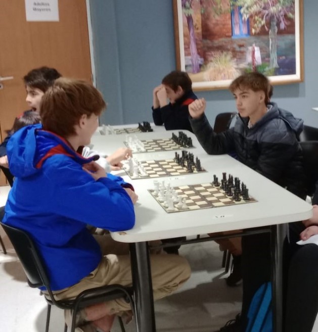 Importante y destacada participación de alumnos de la EATA en los juegos bonaerenses de ajedrez Importante y destacada participación de alumnos de la EATA en los juegos bonaerenses de ajedrez