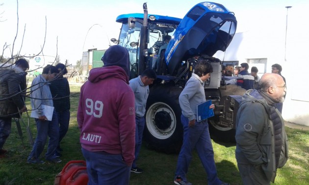 Jornada de New Holland en la EATA Jornada de New Holland en la EATA