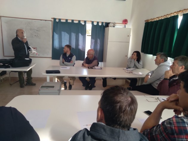 Jornada taller de capacitación sobre sustentabilidad y agroecología de precisión a cargo de docentes de la EATA Jornada taller de capacitación sobre sustentabilidad y agroecología de precisión a cargo de docentes de la EATA