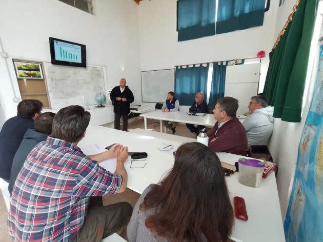 Jornada taller de capacitación sobre sustentabilidad y agroecología de precisión a cargo de docentes de la EATA Jornada taller de capacitación sobre sustentabilidad y agroecología de precisión a cargo de docentes de la EATA