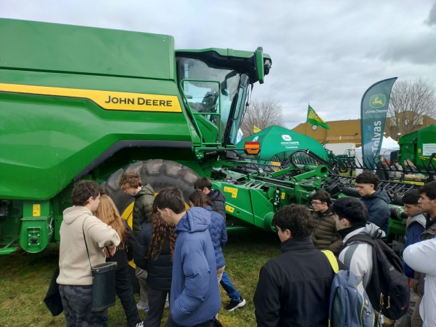La EATA es sede del Curso: Operadores de Maquinaria Agrícola - CeresTolvas John Deere Tres Arroyos