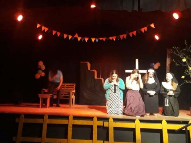 La EATA presentó una versión porteña de Romeo y Julieta La EATA presentó una versión porteña de Romeo y Julieta