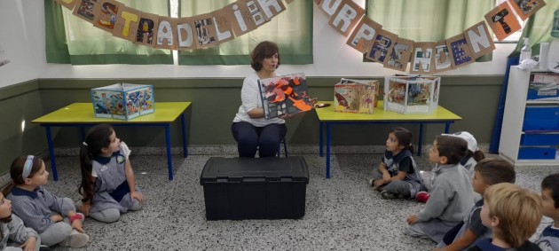 La valija de libros sorprendentes llegó a la EATA La valija de libros sorprendentes llegó a la EATA
