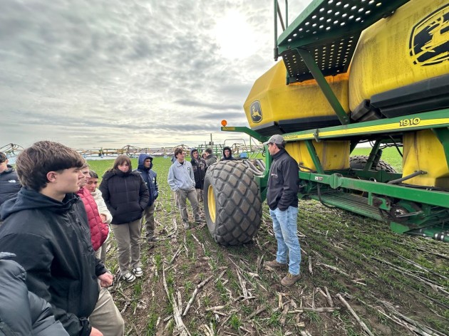 Los estudiantes de 5º año visitan establecimiento agropecuario