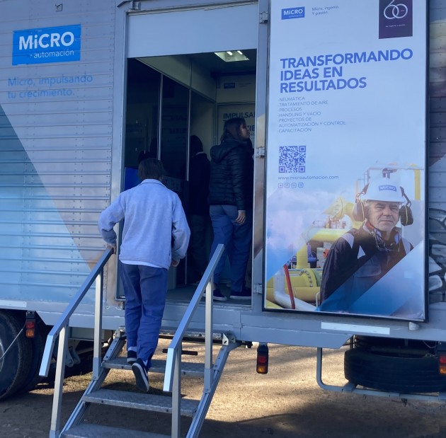 Micro, Ingenio y Pasión: El Expo Móvil de MICRO Automación llegó a la escuela Micro, Ingenio y Pasión: El Expo Móvil de MICRO Automación llegó a la escuela