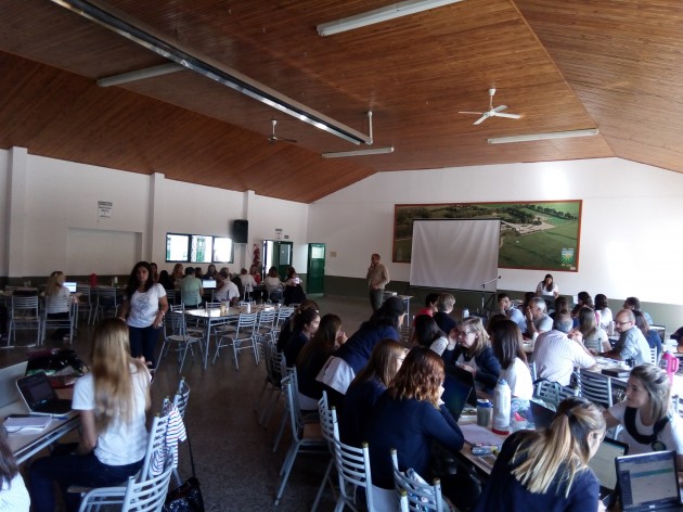 Plataforma Santillana- Compartir
Capacitación para docentes de la EATA Plataforma Santillana- Compartir
Capacitación para docentes de la EATA