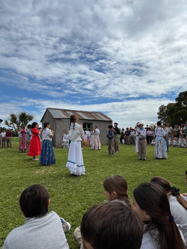 Raíces y Tradiciones en el Nivel Primario