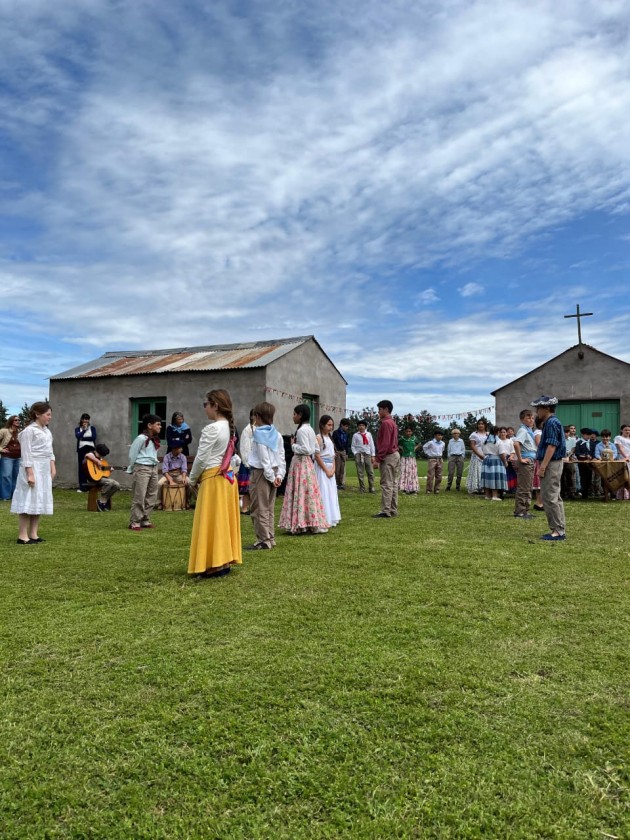 Raíces y Tradiciones en el Nivel Primario