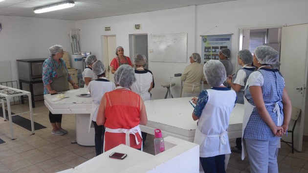 Reconocimiento a la EATA por el proyecto “Alimentos Cuidados”. Reconocimiento a la EATA por el proyecto “Alimentos Cuidados”.