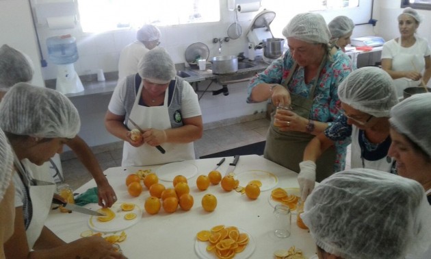 Reconocimiento a la EATA por el proyecto “Alimentos Cuidados”. Reconocimiento a la EATA por el proyecto “Alimentos Cuidados”.
