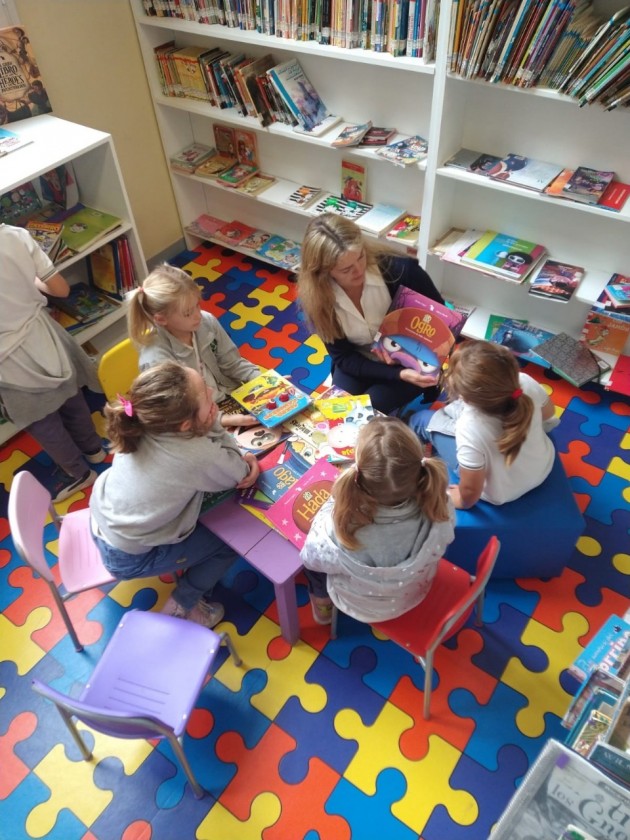 Salida educativa a la Biblioteca Cacuri Salida educativa a la Biblioteca Cacuri