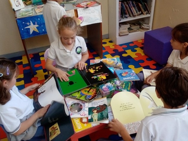 Salida educativa a la Biblioteca Cacuri Salida educativa a la Biblioteca Cacuri