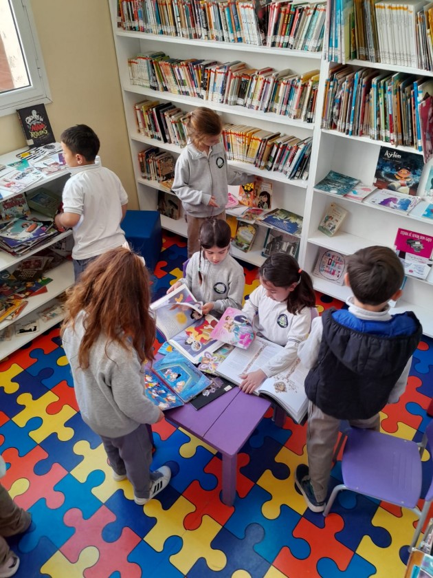 Salida educativa a la Biblioteca Pública Vicente P. Cacuri Salida educativa a la Biblioteca Pública Vicente P. Cacuri