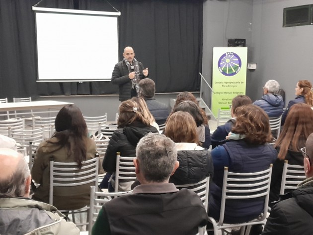 Segunda capacitación sobre “Planificación y Evaluación Auténtica” para docentes Segunda capacitación sobre “Planificación y Evaluación Auténtica” para docentes