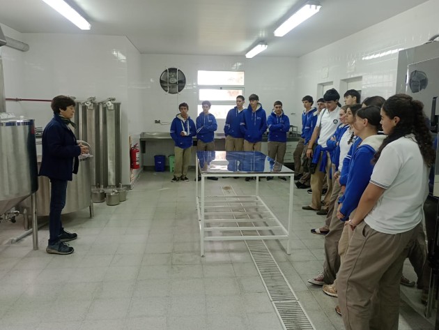 Visita a la la Planta Piloto para la elaboración de agroalimentos de la Chacra Experimental Integrada Barrow. Visita a la la Planta Piloto para la elaboración de agroalimentos de la Chacra Experimental Integrada Barrow.