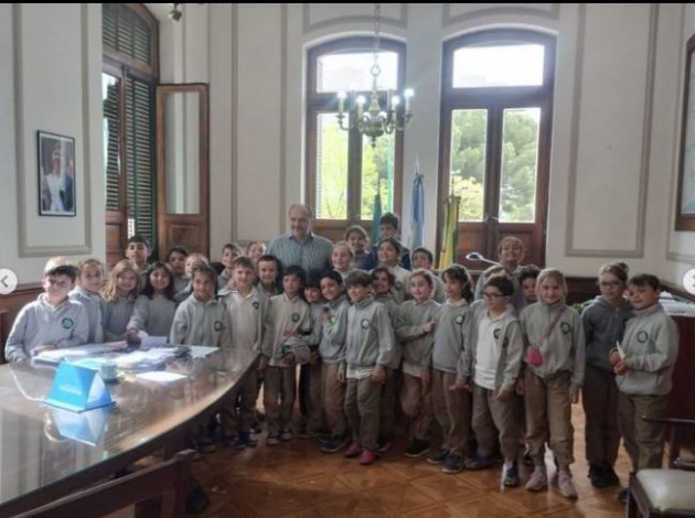Visita a la Municipalidad con alumnos de tercer año Visita a la Municipalidad con alumnos de tercer año