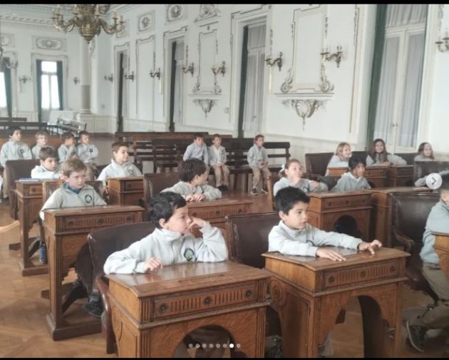 Visita a la Municipalidad con alumnos de tercer año Visita a la Municipalidad con alumnos de tercer año