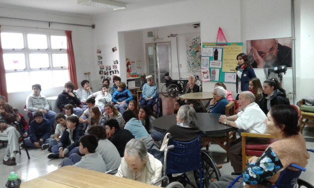 Visita al Hogar de Ancianos Visita al Hogar de Ancianos