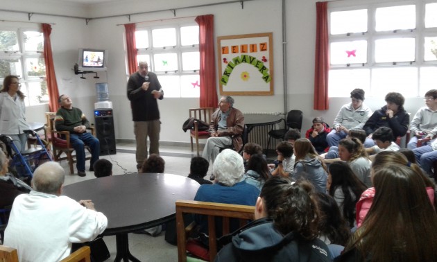 Visita al Hogar de Ancianos Visita al Hogar de Ancianos