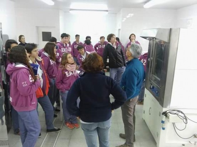 Visita de alumnos de 6to. ESA a la Chacra Experimental Integrada Barrow Visita de alumnos de 6to. ESA a la Chacra Experimental Integrada Barrow