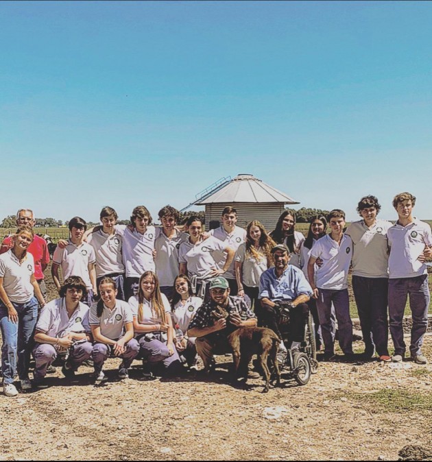 Visita educativa a un establecimiento de recría de vacunos lecheros Visita educativa a un establecimiento de recría de vacunos lecheros